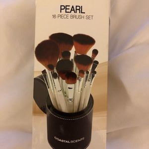 Coast Scents 16-Brush Set with Holder BRAND NEW